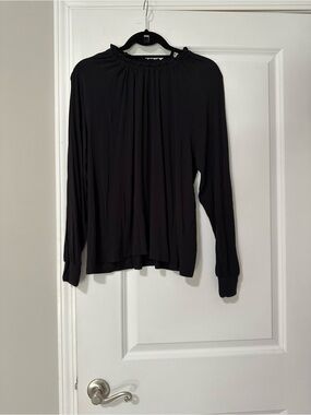 Premise Women’s Black Long-Sleeve Smocked Neck Top